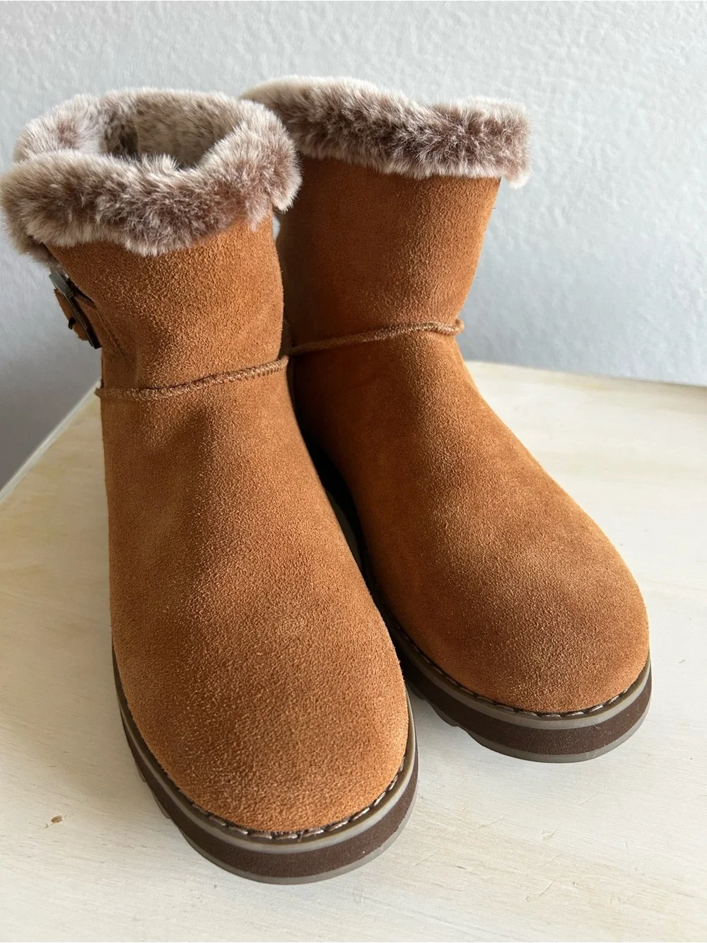 Skechers Women’s Easy Going collection faux-fur winter ankle boots size 7.